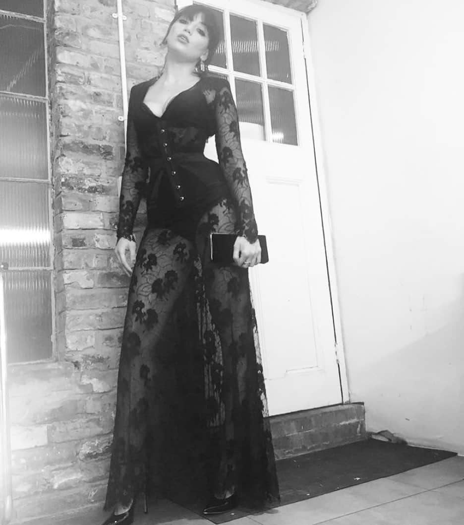 デイジー・ロウのインスタグラム：「This time last year getting ready for the #britishfashionawards looked rather different! Thank you dearest @chercoulter @sarah_shotton_ @agentprovocateur this custom dress still gives me butterflies 🖤 #tbt」