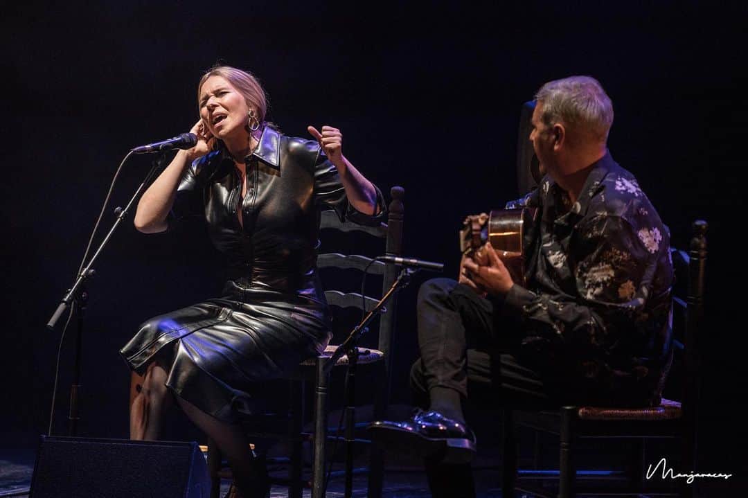 DeFlamenco.comのインスタグラム：「Rocío Márquez, Días de futuro pasado por @gomezgufi  En Suma Flamenca 2020  En la portada de nuestra web deflamenco.com   https://www.deflamenco.com/revista/resenas-actuaciones/rocio-marquez-dias-de-futuro-pasado.html  #flamenco #flamencomadrid #SumaFlamenca #deflamenco 📷 @manjavacas.flamenco」