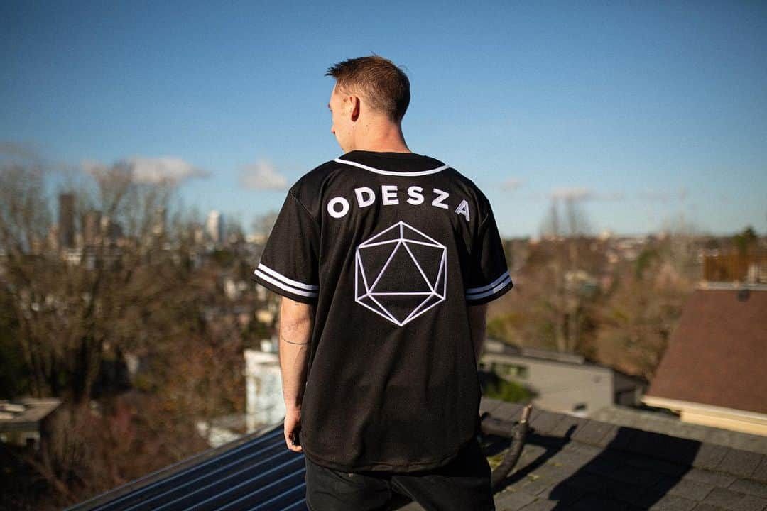 オデッザさんのインスタグラム写真 - (オデッザInstagram)「Quarantine merch drop out now 📡 link in bio」12月4日 2時53分 - odesza