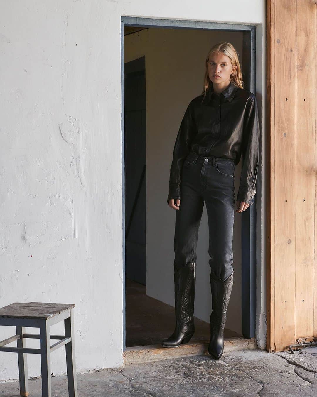 のインスタグラム：「Timeless isn’t just a word, it’s a purpose.  Because when it comes to cowboy boots we definitely know better. #icons #buttero」