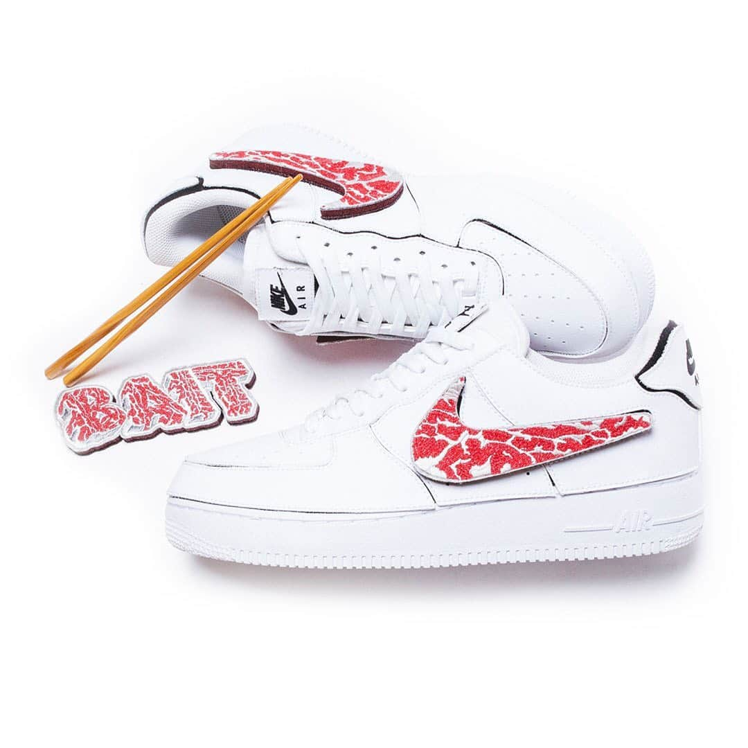 HYPEBEASTさんのインスタグラム写真 - (HYPEBEASTInstagram)「@hypebeastkicks: @baitme.jp and @nike Japan have linked up to release a limited-edition pair of Kokiesland “A5 Wagyu AF1/1” sneakers. Celebrating one of the country’s finest delicacies, the whimsical Nike Air Force 1 arrives alongside a pack of 1cm-thick, glow-in-the-dark A5 wagyu beef steak-inspired patches that can be attached all around the shoe. A custom wood-like box houses the patches and comes complete with a pair of chopsticks. The pair is set to release exclusively at Tokyo Comic-Con from December 4 to December 6.⁠⠀ Photo: Bait」12月4日 3時02分 - hypebeast