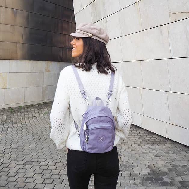 のインスタグラム：「Find the right gift for your loved one, even if it's a small one like @eiderdprado’s! Explore more mini-bags in our stores and on kipling.com #LiveLight #Kipling #Gift」