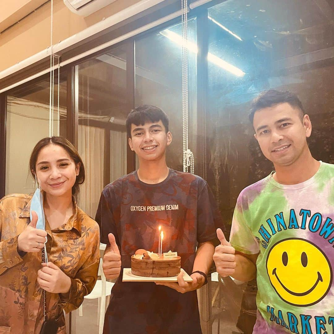 Raffi Ahmadさんのインスタグラム写真 - (Raffi AhmadInstagram)「Happy Birthday @dimas_baam ⭐️ Wish U All The Best !!!!! Panjang umurnya ,sehat selalu , menjadi kebanggaan semuanya dan Selalu “Menginjak Bumi” 🙏」12月4日 3時20分 - raffinagita1717