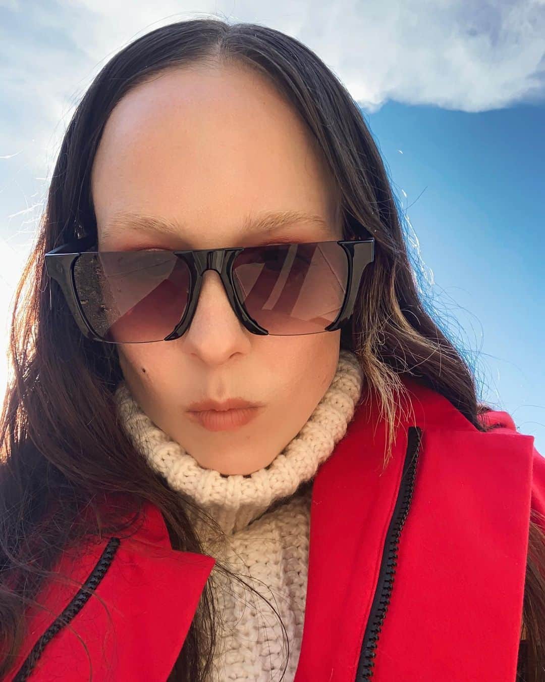アリー・エックスのインスタグラム：「🖤」