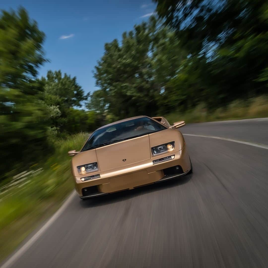 ランボルギーニのインスタグラム：「What’s really fast about legends is the time it takes you to love them. This is especially true for Lamborghini Diablo, an icon that, today, we’re excited to celebrate: happy 30th anniversary.  #Lamborghini #Diablo #PoloStorico #HappyBirthday」