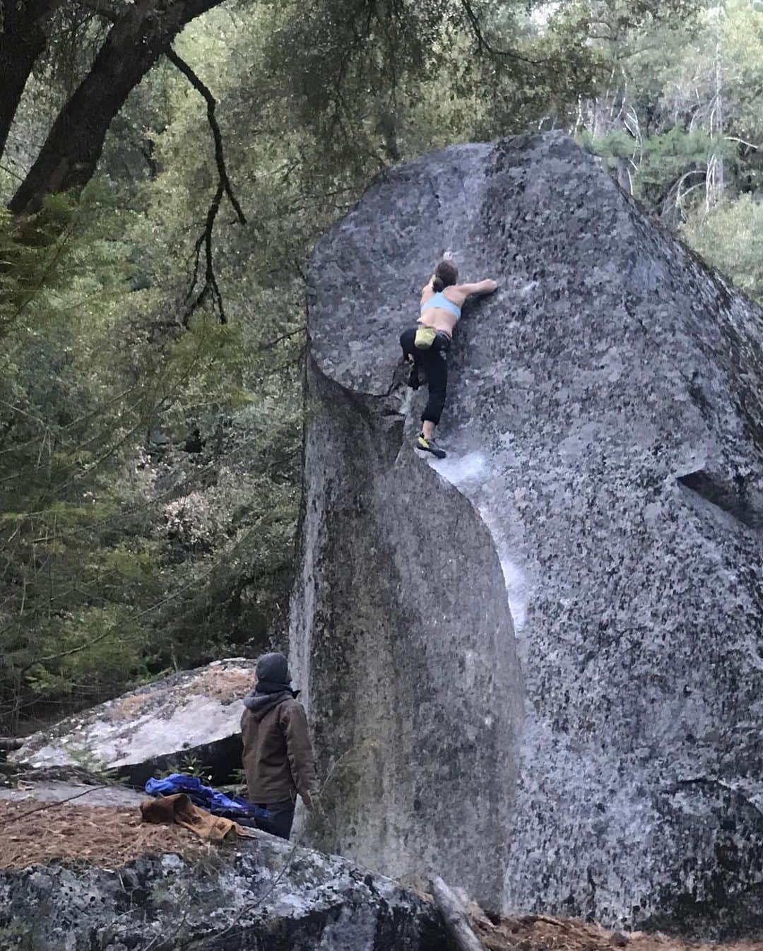 ベス・ロッデンさんのインスタグラム写真 - (ベス・ロッデンInstagram)「I first walked away from this climb on a cold spring night when I was 29 years old. Even at peak fitness and the height of my career, I didn't feel worthy enough to keep trying. I blamed my skinny arms and told myself I was a pansy for being scared of the top. I spent almost a decade believing those were true.  Last weekend I came back with a kinder mind and at least fifteen pounds heavier. In every sense of the external view I was softer, weaker, and there were several (masked) children running around shooting each other loudly with sticks distracting me from being in "the zone." But somewhere along the way I realized that by bad mouthing my body and ability, I was only reinforcing the sad narrative that our worth decreases as our waist size increases.  When I stood on top of the boulder, I couldn't believe how shocked and happy I was to actually do something that I couldn't do with a younger, lighter, seemingly stronger body. It just goes to show how ingrained in me, and our culture, body image issues are. And sadly, how ripe for shame the environment is.  I hope it's no longer brave to see a picture of someone climbing in a sports bra with stretch marks instead of a six pack, but if it is, ask yourself where you learned what type of body was worthy and why? That question has been a game changer for me.  Self love is always a work in progress for me (clearly with how surprised I was that I could actually do this problem) but it constantly amazes me how powerful it can be.  Thanks putting up this beauty of a climb @randypuro // @outdoorresearch @metoliusclimbing @touchstoneclimbing @bluewaterropes @ospreypacks @skinourishment @clifbar @lasportivana」12月4日 3時26分 - bethrodden