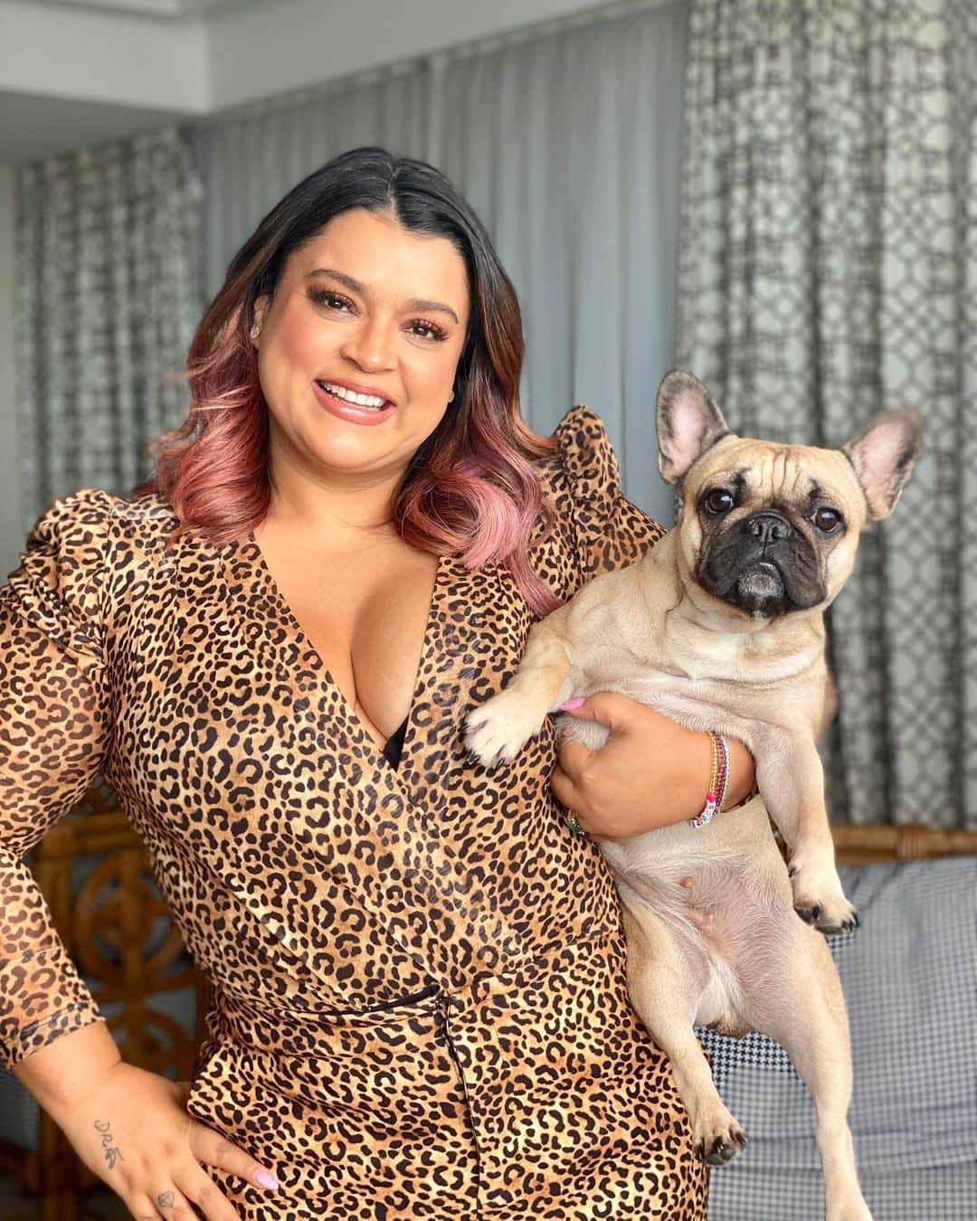 Preta Gilのインスタグラム：「O tbt de hoje é com minha outra netinha !!!Eu também só avó de pet !!! Sim minha netinha @eucoracoraline filha das minhas filhotas @rocha_soraya e @ebecks_ !!! #vovópetinha #vovópretinha #tbtdapreta」