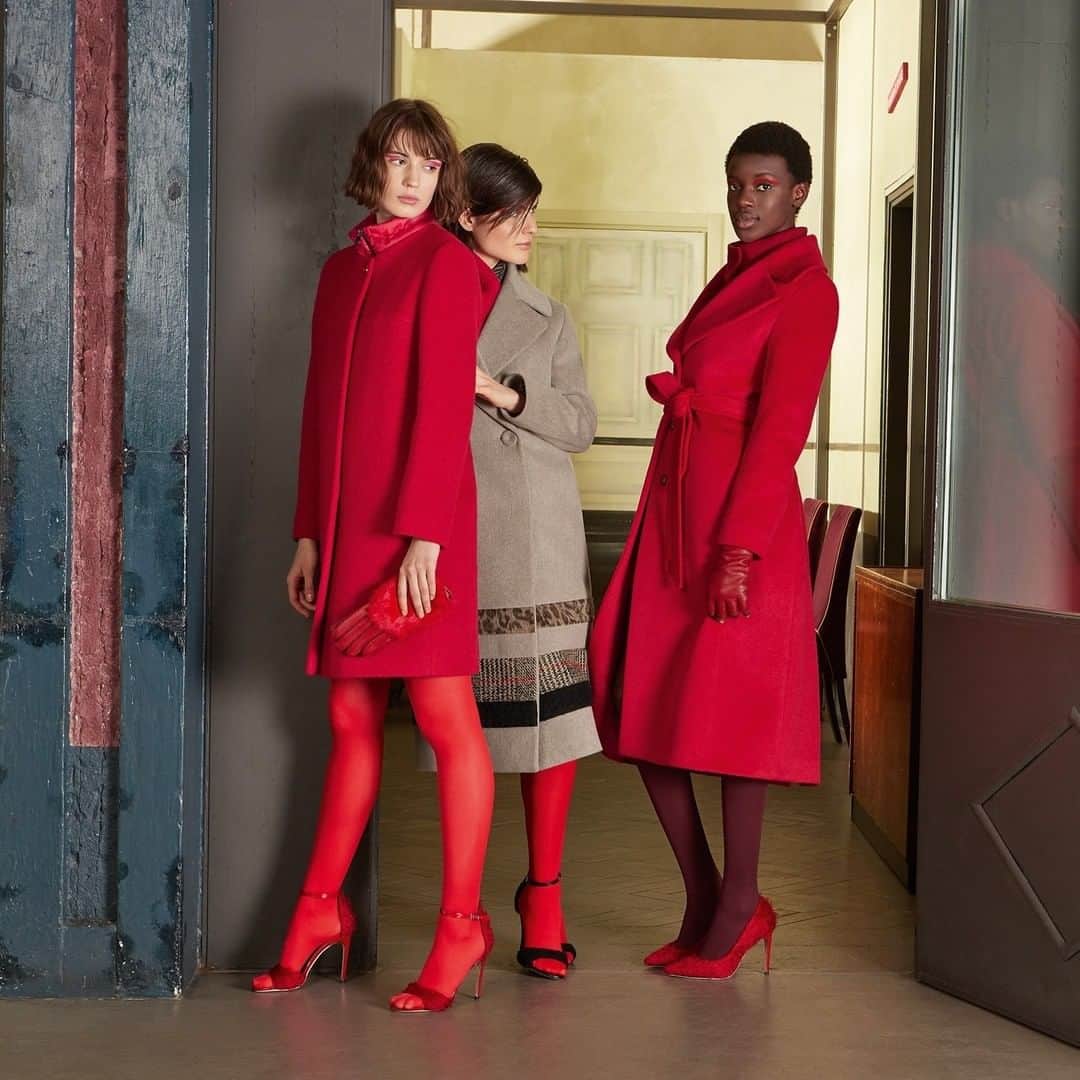 のインスタグラム：「Rather than just choosing a winter coat, take it a step further: treat yourself with a warm, cosy and fascinating hug. #CinziaRocca #FW2020」
