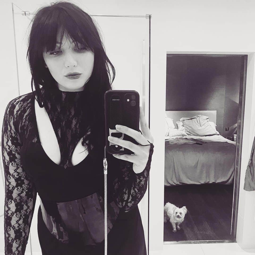 デイジー・ロウのインスタグラム：「This year Monty can join me for the #BFAs @britishfashioncouncil @ivanalostudio wearing the fabulous @christopherkane 🖤 @elitemodelworld 🖤」