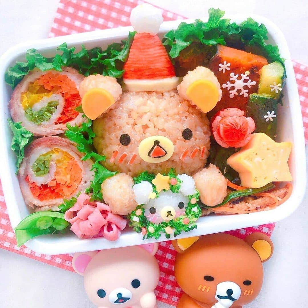 Rilakkuma US（リラックマ）さんのインスタグラム写真 - (Rilakkuma US（リラックマ）Instagram)「Make the holiday bright with cute Rilakkuma bento!  @rm2boysmama created this amazingly festive meal! Tag a friend who'd like to try making one of these!  #rilakkumaus #rilakluma #sanx #christmas #holiday #rice #onigiri   #kawaii #cutefood #charaben #リラックマ #サンエックス」12月4日 3時51分 - rilakkumaus