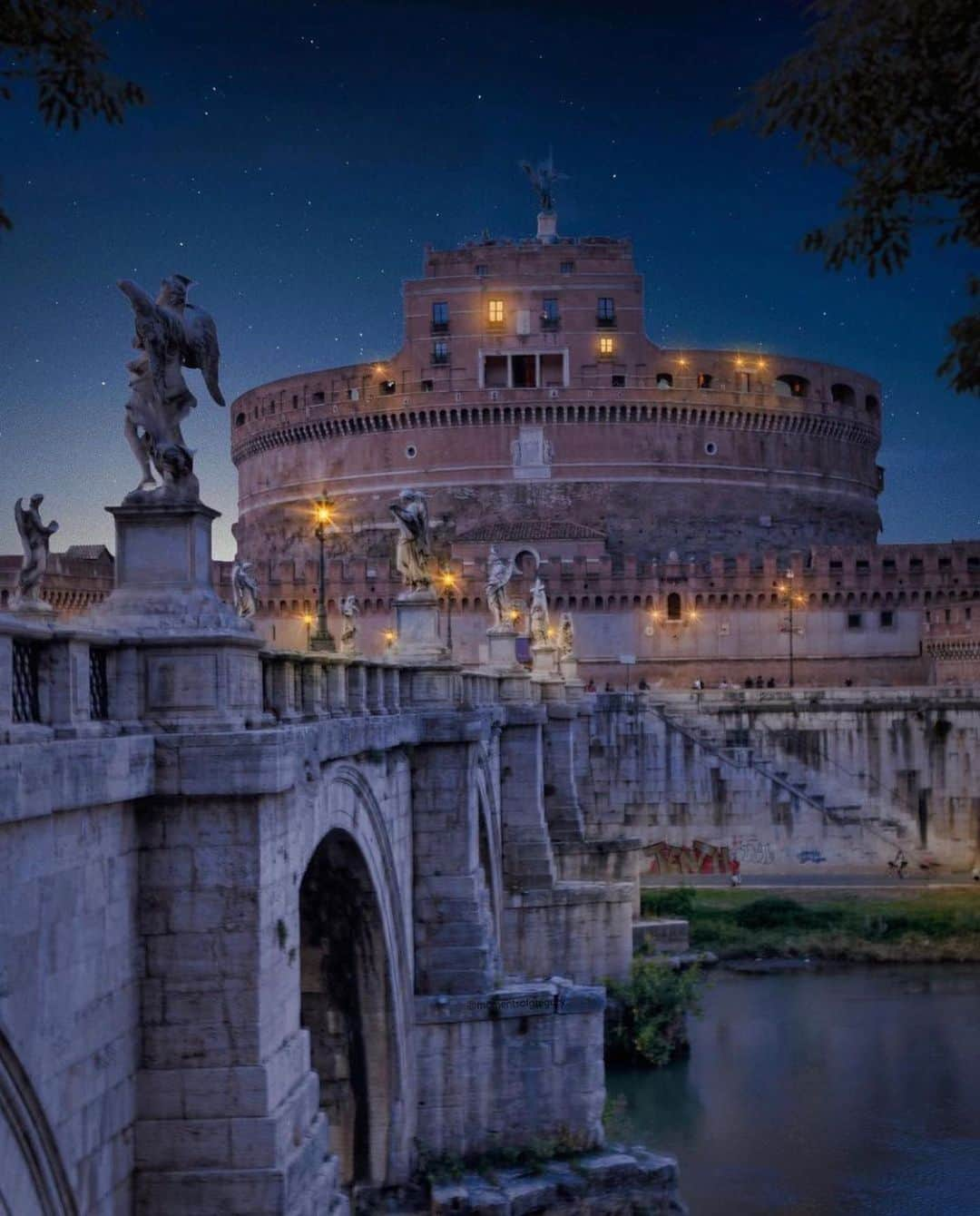 Instagramersさんのインスタグラム写真 - (InstagramersInstagram)「Blue hour in Rome by @momentsofgregory and @igersroma 🤩🙌🏻📸✨ #igersroma #weareigersit #igersitalia #igers」12月4日 4時23分 - igers