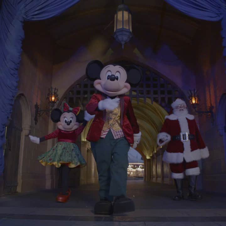 Walt Disney Worldのインスタグラム：「Are you ready for the quest of a lifetime? ✨ Don't miss Disney Holiday Magic Quest, tomorrow at 8p on @disneychannel!」