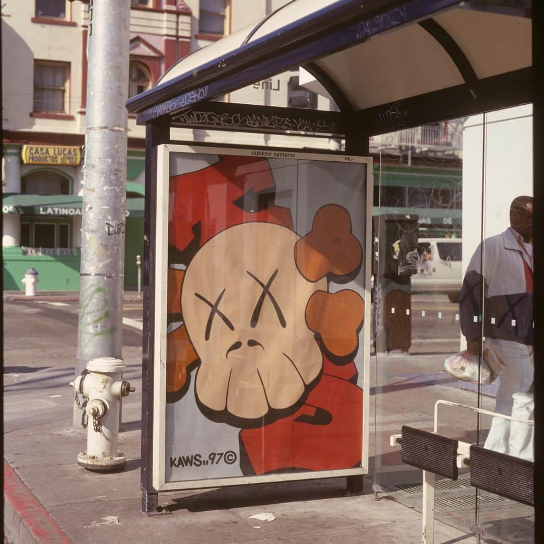 KAWSONEさんのインスタグラム写真 - (KAWSONEInstagram)「When you run out of ads you like and just paint over the whole thing... #KAWS #sf #1997 #tbt」12月4日 4時32分 - kaws