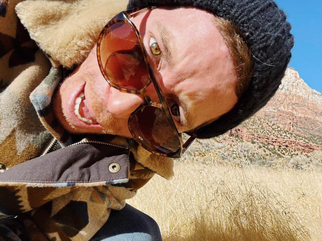 ショーン・ホワイトのインスタグラム：「How do you work this thing ??」