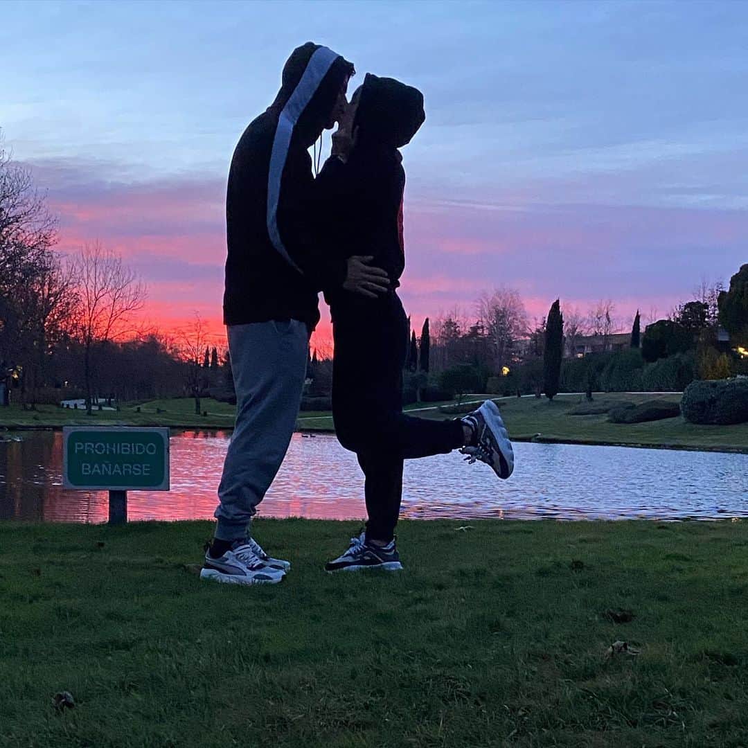 ソフィア・バルビのインスタグラム：「Que nunca mas nos prohíban abrazarnos❤️😍 te amo 💪💪💪」