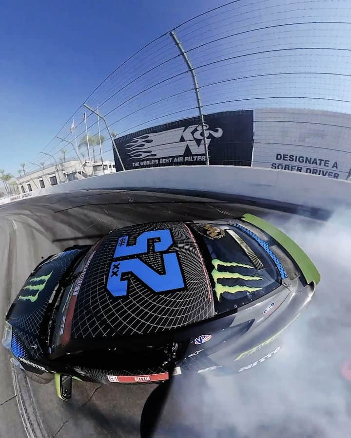 のインスタグラム：「@VaughnGittinJr is keeping that foot to the floor 💨 Watch the title fight unfold in our BTS at @FormulaD Irwindale, link in bio for full video. 📼  #FormulaDrift #Drift #Mustang #RTR #Ford #Motorsport #Racing #Cars #MonsterEnergy」