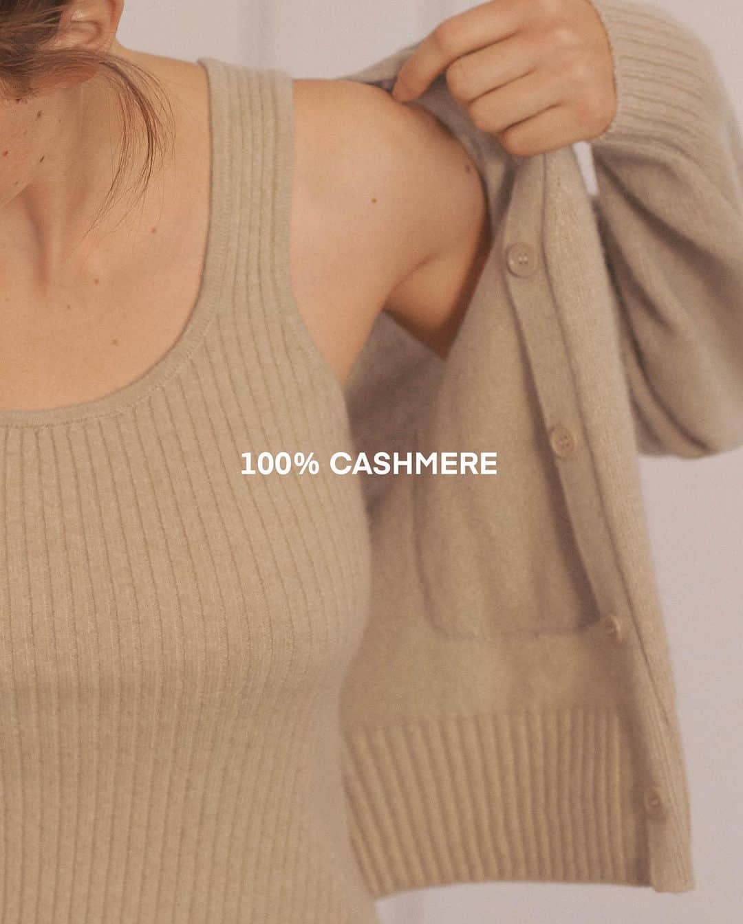 Oyshoさんのインスタグラム写真 - (OyshoInstagram)「Introducing 100% Cashmere. Premium collection. .  Cashmere is a quality material that requires special care. A good start is to minimise washing it, as cashmere fibres are delicate. We recommend hand washing it at a maximum of 30º, using specialist wool products. . #oysho #newin #cashmere」12月4日 5時00分 - oysho