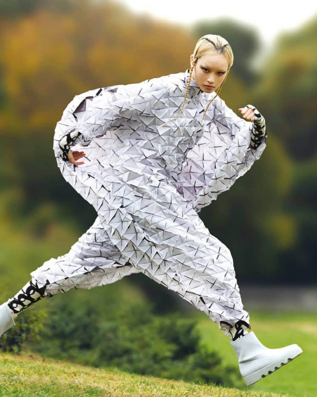 フェルナンダ・リーのインスタグラム：「@VogueChina December 2020 ⭐」