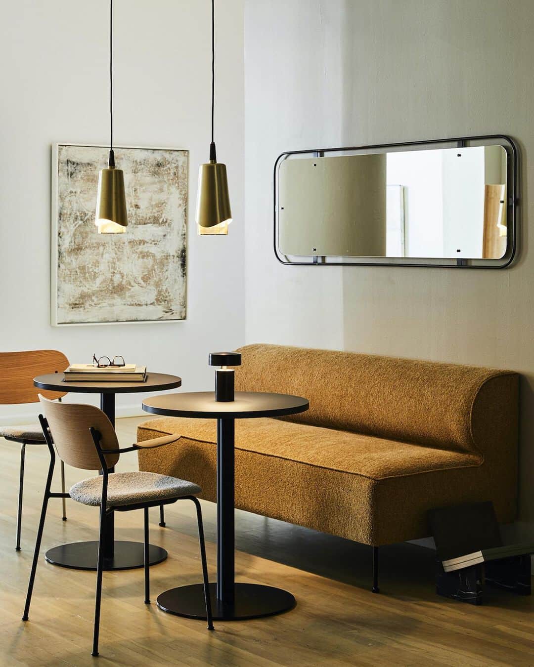 Design Milkさんのインスタグラム写真 - (Design MilkInstagram)「This week on #SkimMilk, @leibal takes a look at @menuspace New York, Menu’s new minimalist showroom located in New York City’s SoHo neighborhood and designed in collaboration between Menu’s internal design team and @hilaryrobertson. \\\ See the space for yourself at the link in bio. 🔗  📷 : @nicole_franzen」12月4日 5時50分 - designmilk