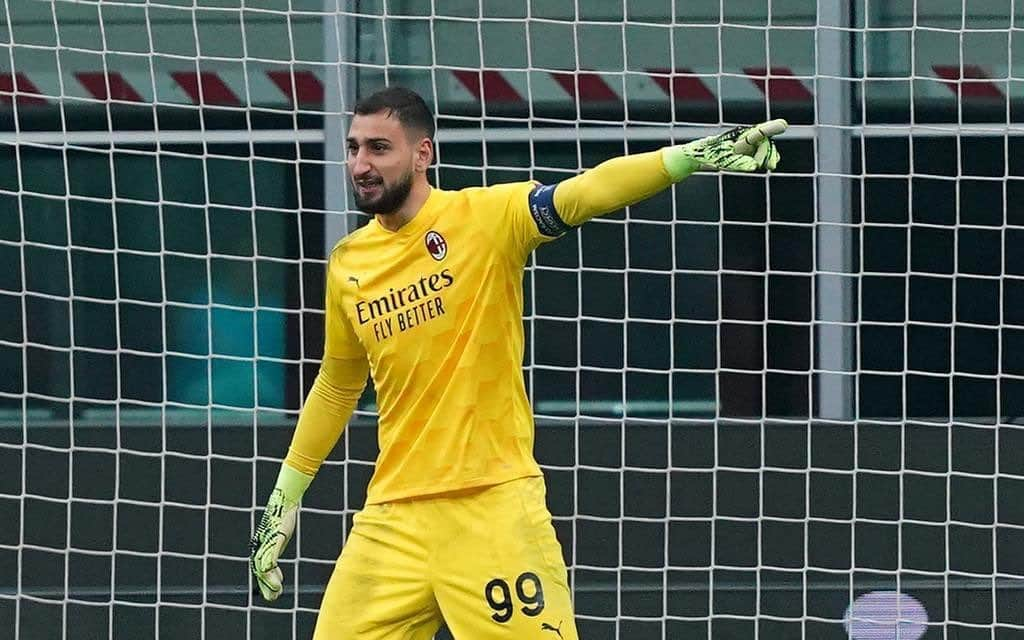 ジャンルイジ・ドンナルンマのインスタグラム：「Round of 32... here we come! 🧤🔴⚫ @europaleague」