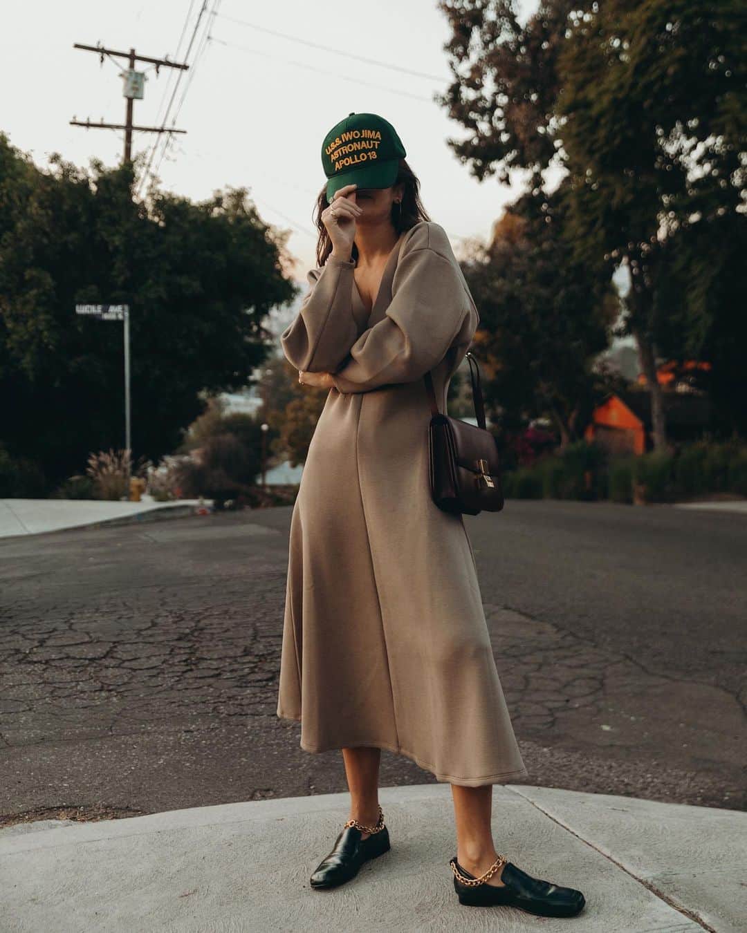 Collage Vintageのインスタグラム：「Hiding myself under the cap 🧢☺️ #holiday #lookoftheday」