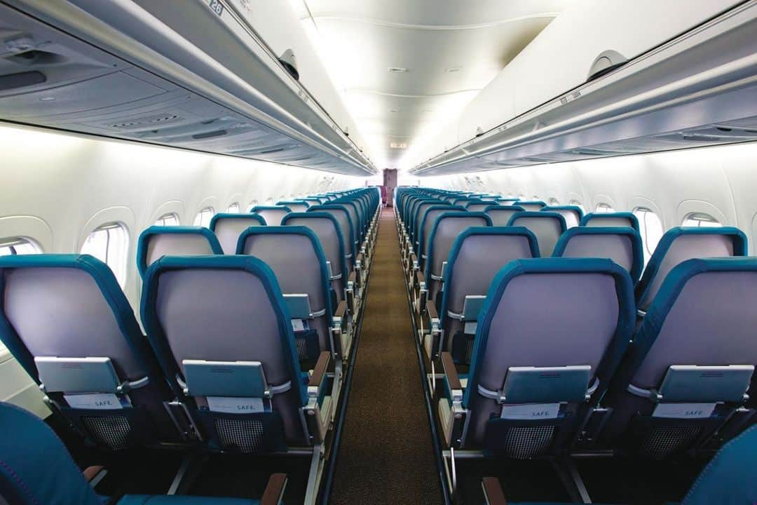 ハワイアン航空さんのインスタグラム写真 - (ハワイアン航空Instagram)「#KeepingYouSafe remains our top priority. #DYK that recent studies have deemed aircraft as some of the safest indoor environments? Our enhanced health and safety policies includes many key pillars that effectively reduce the risk of COVID-19 disease transmission while in-flight, such as mask wearing, meticulous cleaning practices and advanced cabin air filtration systems. To learn more about how we are #KeepingYouSafe, click the link in our bio.✈️」12月4日 6時30分 - hawaiianairlines