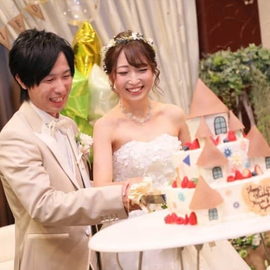 ブライダル グランシア須賀川《福島県須賀川市：結婚式場》のインスタグラム：「*･゜ﾟ･*:.｡..｡.:*･･*:.｡. .｡.:*･゜  自然と溢れる素敵な笑顔！ 新郎様も新婦様も120点のニコニコです😁  ☆。・。・。・。・。・。・。・。・。・☆﻿ 🌿須賀川の結婚式場 　【グランシア須賀川】 🌿﻿住所　福島県須賀川市池上町７４﻿ 🌿TEL　0248-75-1166🌿﻿FAX　0248-76-0484﻿🌿mail　info@grancia.jp﻿ 🌿公式HPでは最新情報を日々更新中♪﻿www.grancia.jp  🌿LINE公式アカウントも登場！ お得な情報を受け取るには、以下のリンクから友だち追加してください◎ https://lin.ee/1cChnUR  🌿フェアのご予約は、公式ホームページから、または公式LINE、お電話からも受付中♡  ☆。・。・。・。・。・。・。・。・。・☆﻿ ﻿ #須賀川の結婚式場 #須賀川結婚式 #グランシア須賀川 #グランシア #オリジナルウェディング #wedding #happy #プレ花嫁 #プレ花婿 #貸切 #結婚式 #ブライダル #オシャレ #人気式場 #幸せ結婚式 #ナチュラル #japan #sukagawa #フォトウェディング #緑 #青空」