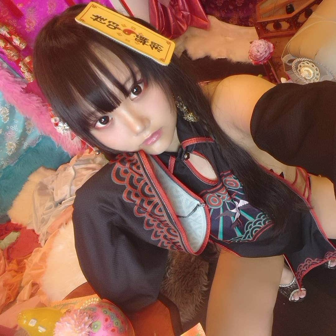 玉響桃乃さんのインスタグラム写真 - (玉響桃乃Instagram)「.﻿ ﻿ 🐲♥🐲﻿ ﻿ キョンシー大魔王って作品だけまだ見れてないなあ﻿ ﻿ 🐲♥🐲﻿ ﻿ ﻿ ﻿ ﻿  #cosplaycostume #cosplay #bikinimodel #fetishmodel #gravure 	#キョンシーガール #キョンシー #instagravure #косплейаниме #Косплей #寫真偶像 #角色扮演﻿ #动漫 #粉我 #코스프레 #아이돌﻿ #グラドル #グラドル自撮り部  #selfie #cosplayselfie #셀피 ﻿」12月4日 6時50分 - tamayurahimeno