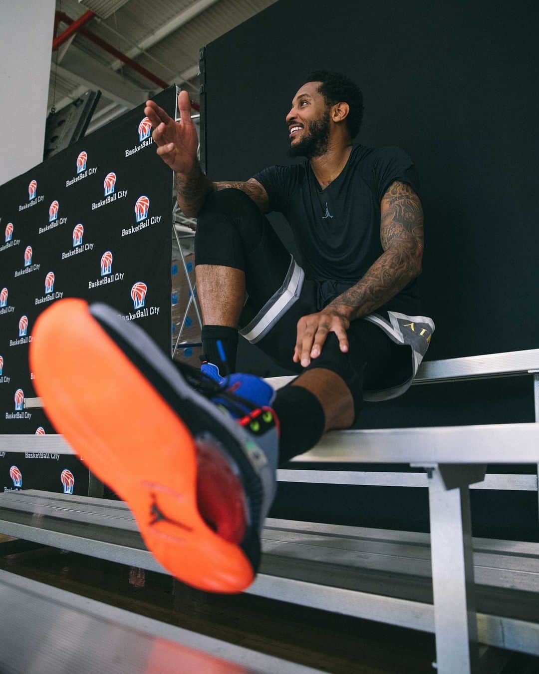 カーメロ・アンソニーのインスタグラム：「Growth Comes When You Step Out Your Comfort Zone. #TBT #STAYME7O」