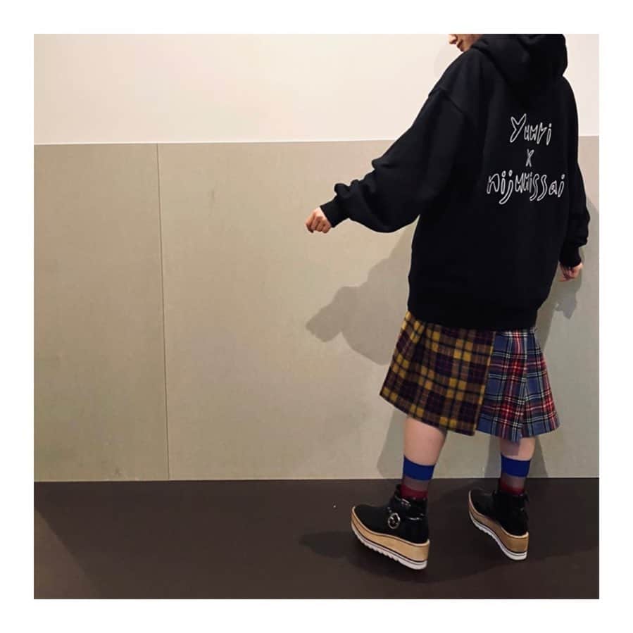 柏木作夢さんのインスタグラム写真 - (柏木作夢Instagram)「Good morning🤘🤘🤘⚡️ ・・・ #styling #works #fashion #hoodie #skirt #casual #mood #back #anniversary #21 #birthday #太田夢莉」12月4日 7時24分 - samukashiwagi
