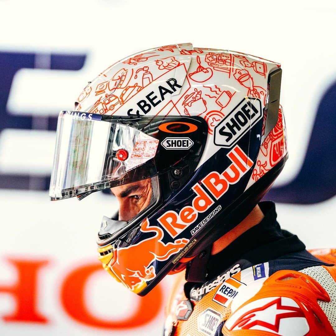 レプソル・ホンダのインスタグラム：「Marc Marquez has undergone a new operation on his right arm as a result of the slow healing of the humerus bone, which has not improved with specific shock wave treatment.  The surgical procedure lasted for eight hours and was uneventful.」