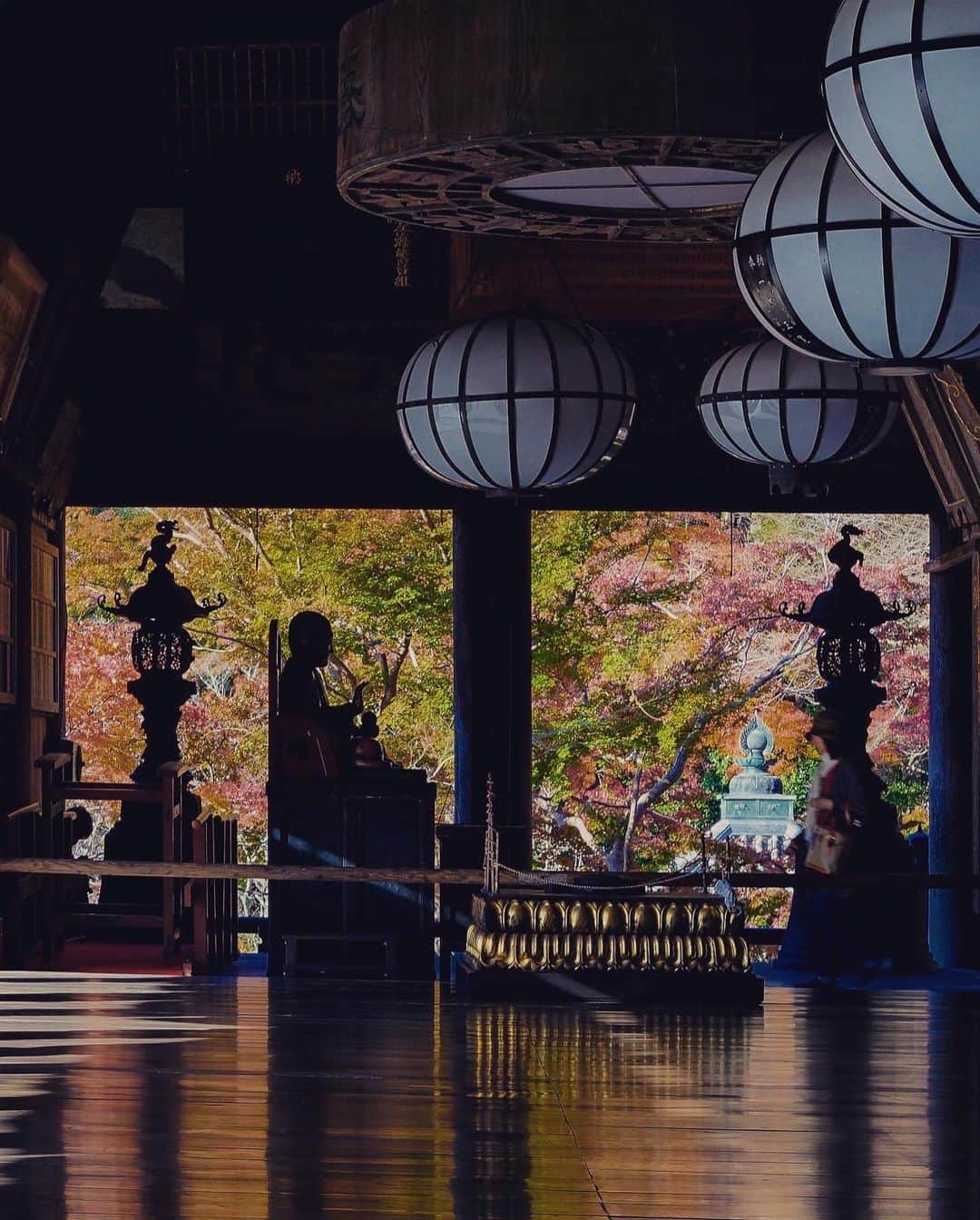 иαяα & куσтσ νιятυαℓ ωσяѕhιρのグルメインスタ