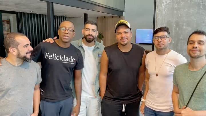 Sorriso Marotoのインスタグラム：「Querida @fatimabernardes, fica aqui nossa mensagem de força. Nós e todo o Brasil estamos enviando uma corrente de energia positiva e carinho pra você nesse momento. Somos seus fãs, muita luz e fé na sua recuperação! 🙏🏽❤️」