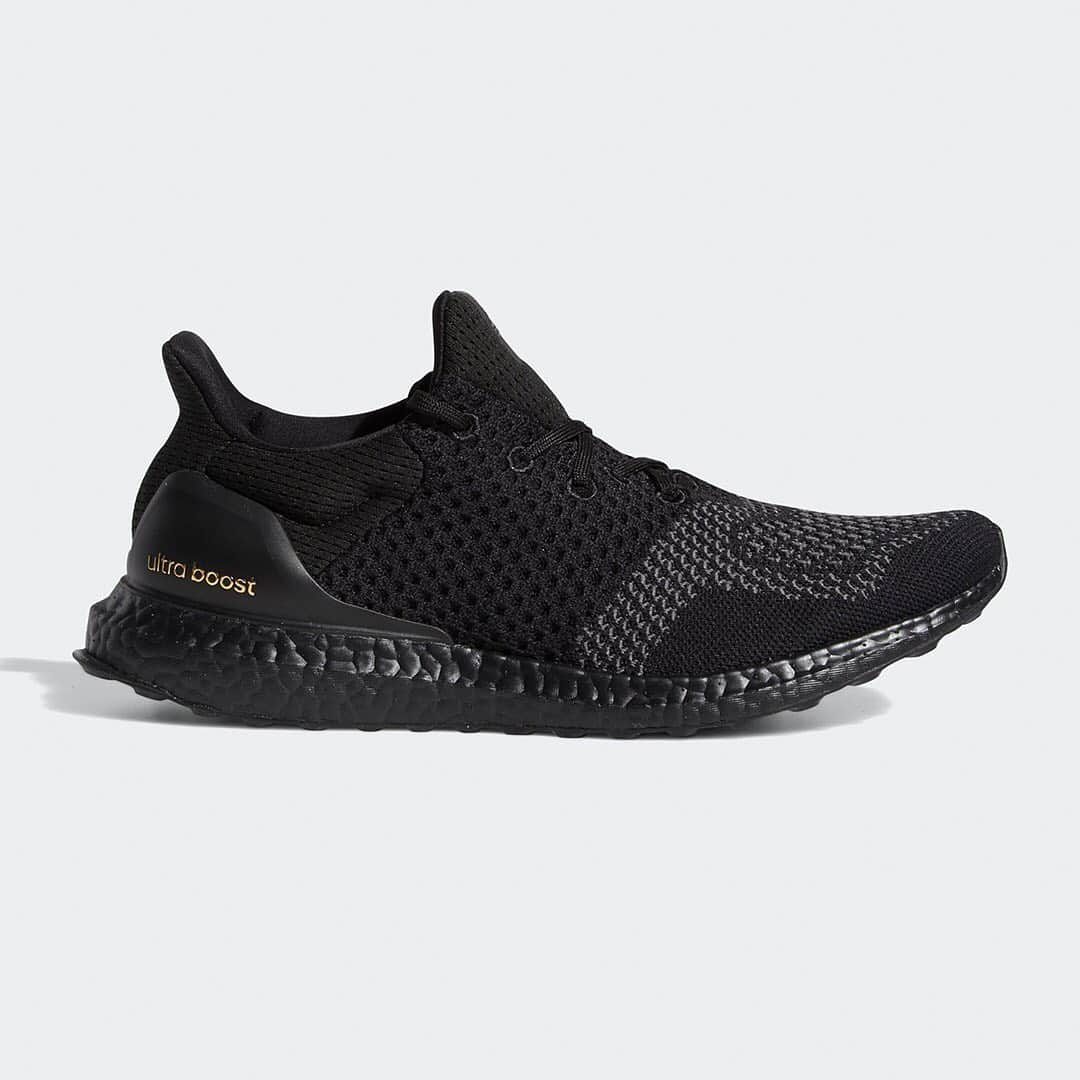 HYPEBEASTさんのインスタグラム写真 - (HYPEBEASTInstagram)「@hypebeastkicks: @adidas has introduced the UltraBOOST 1 DNA in a stark "Core Black" colorway. The shoe’s uppers sport an intricate and breathable Primeblue weave, recycled materials made in part with Parley. A tonal “adidas” tag is placed at the top of the tongue, followed by a set of skinny laces that cover the forefoot. There are a few gray highlights around the toebox, but apart from this and the gold “ultra boost” logo at the rear quarter, the rest of the uppers are consistently black. All of these details rest over a tonal UltraBOOST midsole, offering optimal comfort and support with each step. Look for these to arrive on adidas UK for approximately $215 USD.⁠⠀ Photo: adidas」12月4日 7時48分 - hypebeast