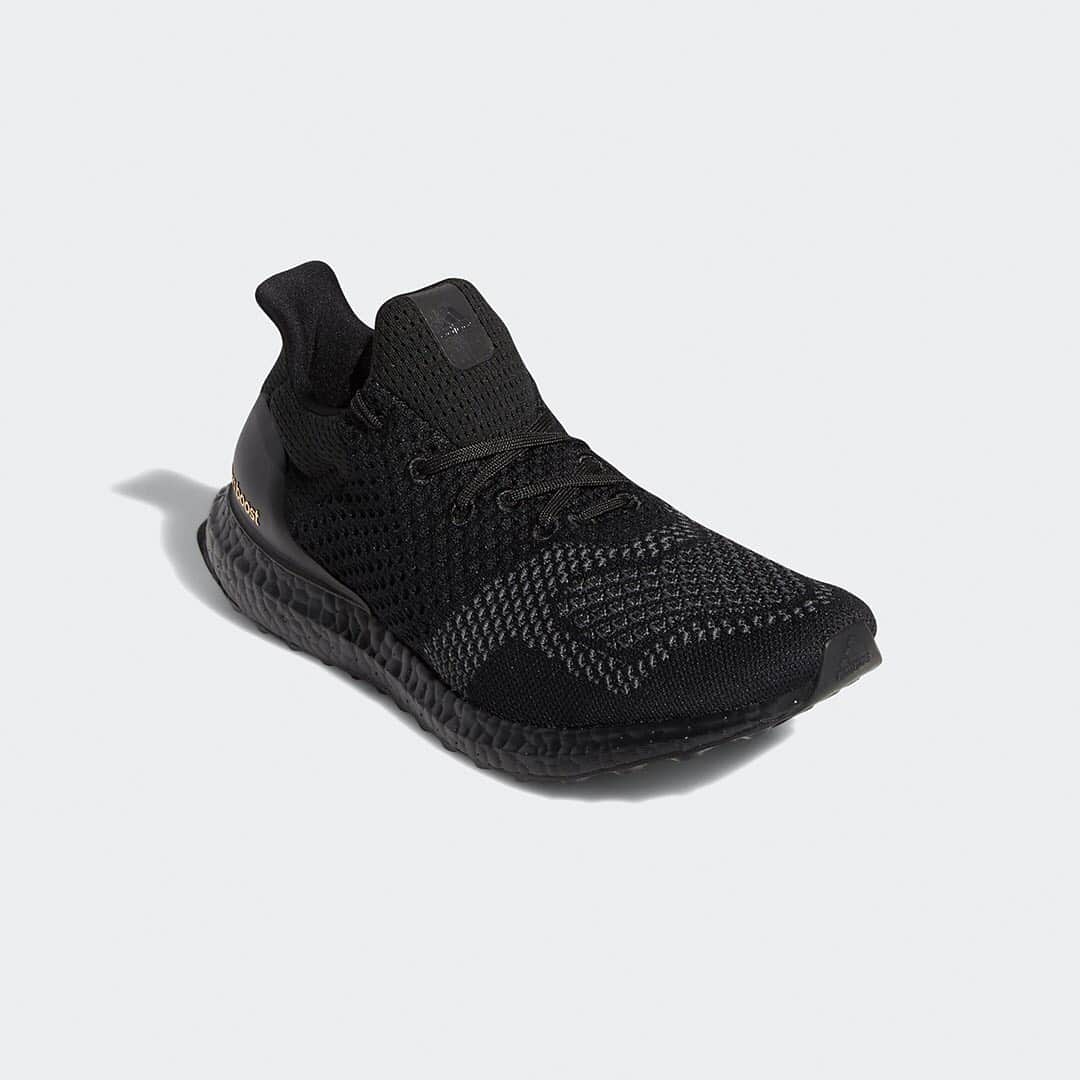 HYPEBEASTさんのインスタグラム写真 - (HYPEBEASTInstagram)「@hypebeastkicks: @adidas has introduced the UltraBOOST 1 DNA in a stark "Core Black" colorway. The shoe’s uppers sport an intricate and breathable Primeblue weave, recycled materials made in part with Parley. A tonal “adidas” tag is placed at the top of the tongue, followed by a set of skinny laces that cover the forefoot. There are a few gray highlights around the toebox, but apart from this and the gold “ultra boost” logo at the rear quarter, the rest of the uppers are consistently black. All of these details rest over a tonal UltraBOOST midsole, offering optimal comfort and support with each step. Look for these to arrive on adidas UK for approximately $215 USD.⁠⠀ Photo: adidas」12月4日 7時48分 - hypebeast