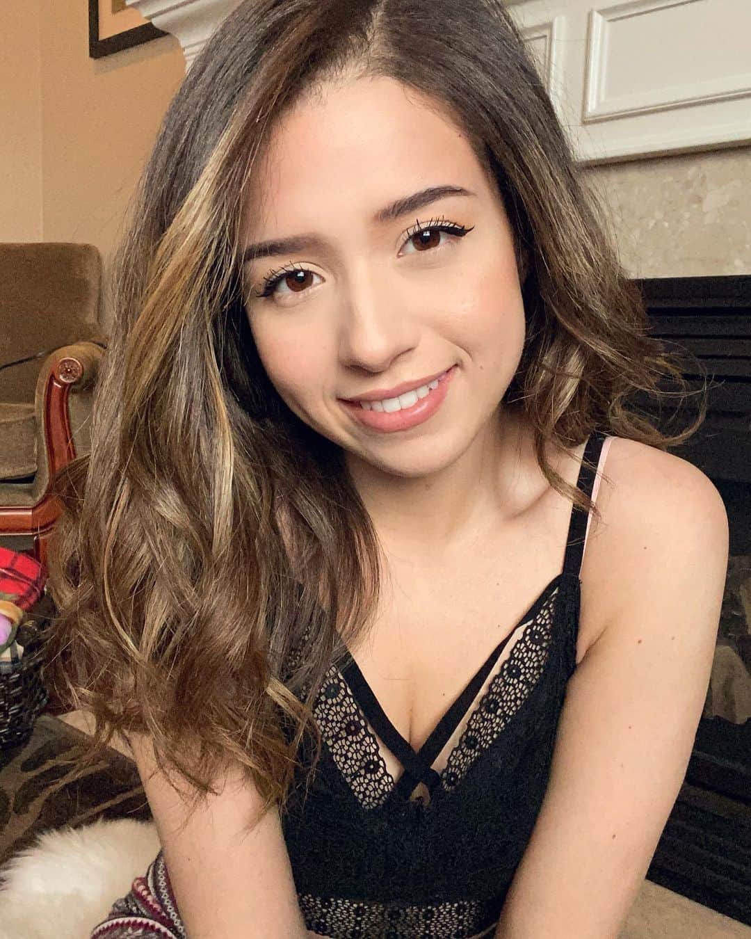 Pokimaneさんのインスタグラム写真 - (PokimaneInstagram)「:) :o」12月4日 8時01分 - pokimanelol