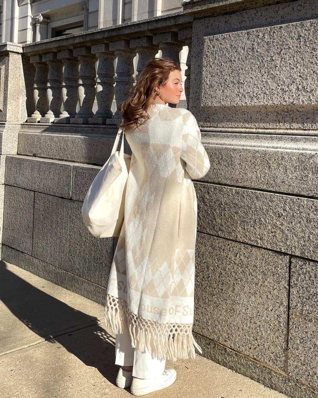 Kelsey Simoneのインスタグラム：「Cozy in @houseofsunny」