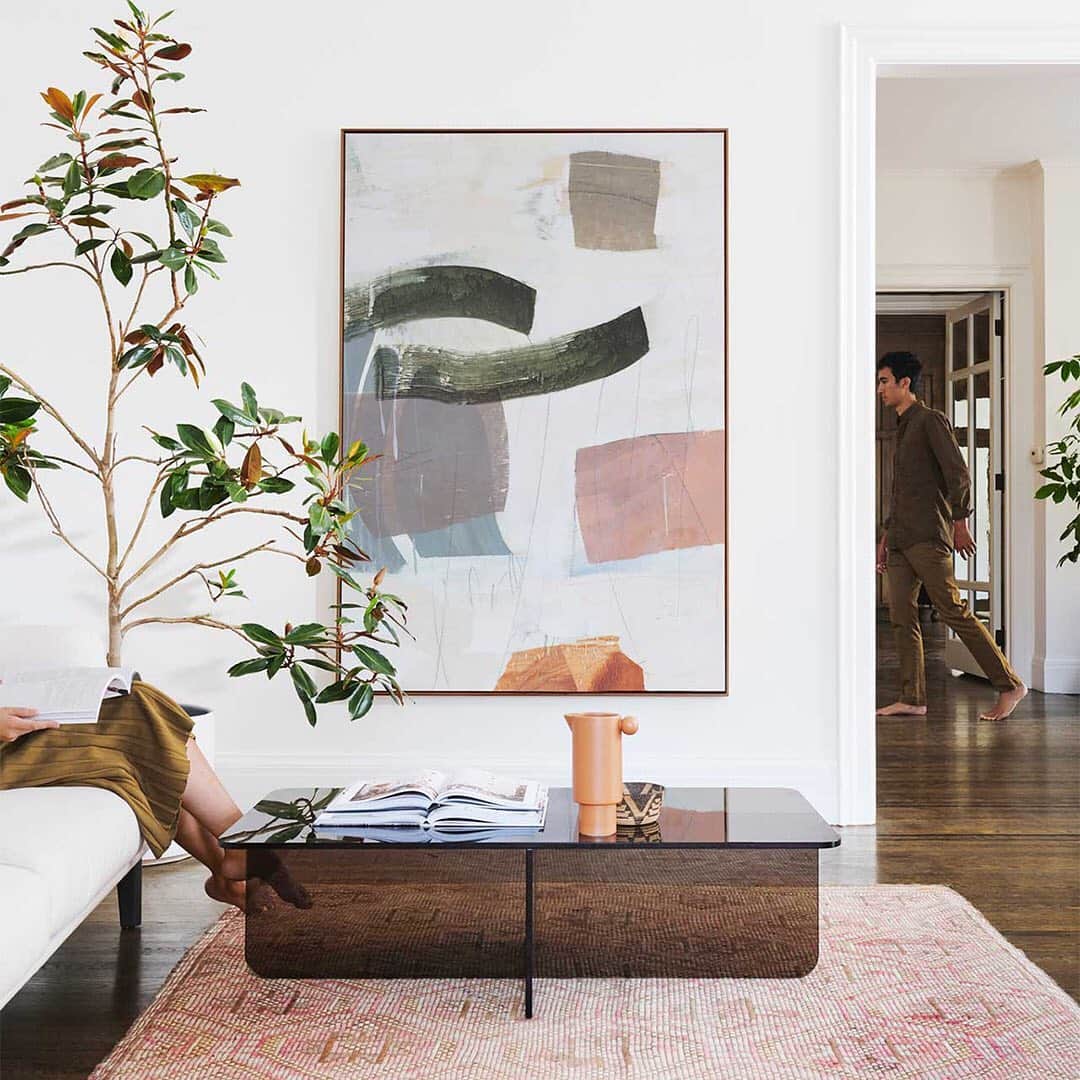 Design Milkさんのインスタグラム写真 - (Design MilkInstagram)「Many people have moved residences this year. Chalk it up to the increased prevalence of remote work, unforeseen life circumstances or just a newly ignited desire for seclusion - whatever the reason, a new home is cause for celebration. 🏠 If you're gifting to a new homeowner this year, consider an adornment for their new space. \\\ We've rounded up a few gift ideas from Design Milk Shop and a few of our friends. Swipe for some of our favorites and tap the link in bio to shop the full guide. 🔗」12月4日 8時18分 - designmilk