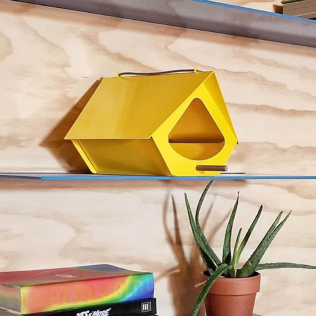 Design Milkさんのインスタグラム写真 - (Design MilkInstagram)「Many people have moved residences this year. Chalk it up to the increased prevalence of remote work, unforeseen life circumstances or just a newly ignited desire for seclusion - whatever the reason, a new home is cause for celebration. 🏠 If you're gifting to a new homeowner this year, consider an adornment for their new space. \\\ We've rounded up a few gift ideas from Design Milk Shop and a few of our friends. Swipe for some of our favorites and tap the link in bio to shop the full guide. 🔗」12月4日 8時18分 - designmilk