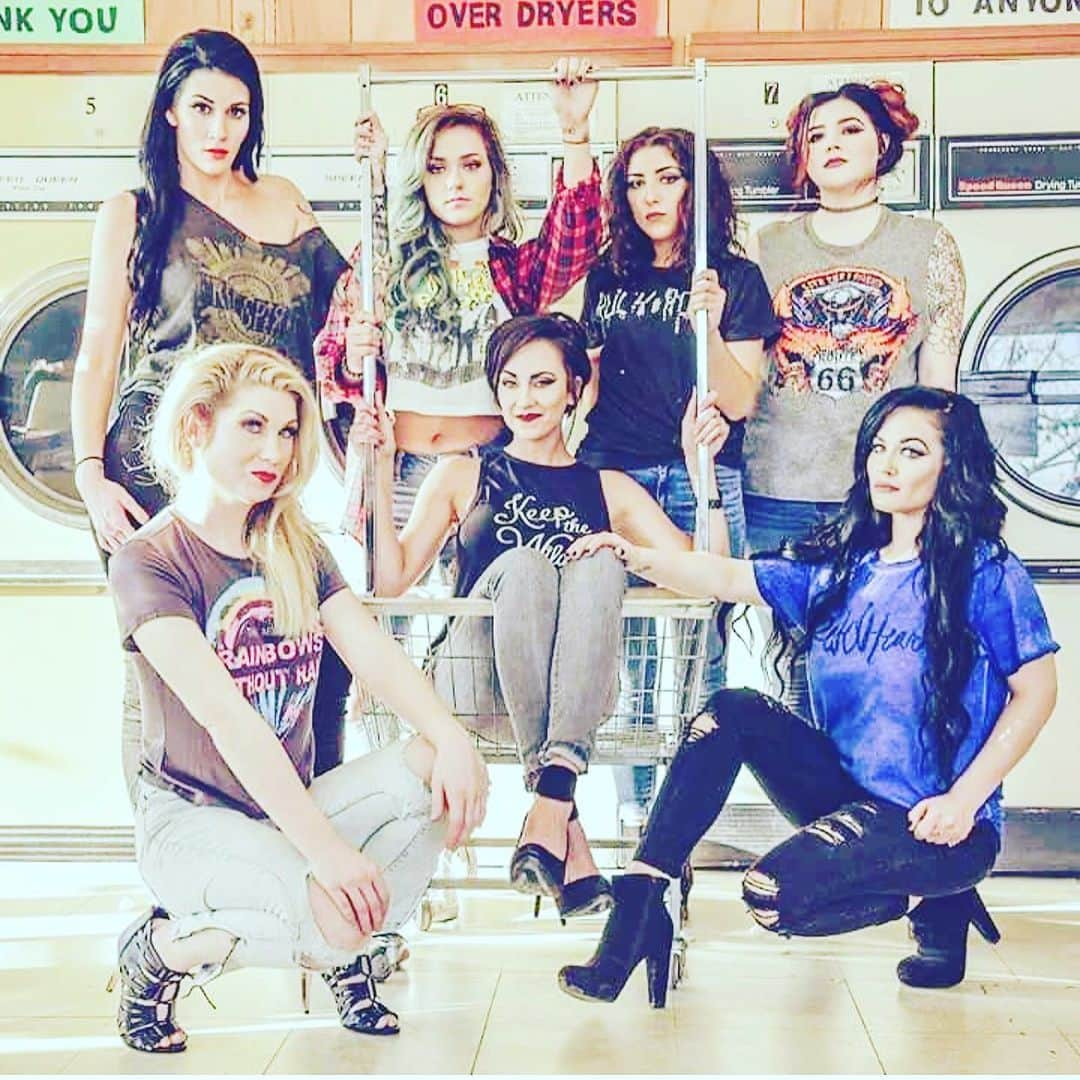 プリンス ピーターさんのインスタグラム写真 - (プリンス ピーターInstagram)「ROCKER GIRLS 🎸👨🏼‍🎤👧🏽 IN ROCKER TEES! 👍😍 only @prince_peter_collection  #rockergirls #rocklady #vintagestyle #dollskill #ootdfashion #wholesaleclothing」12月4日 8時20分 - prince_peter_collection