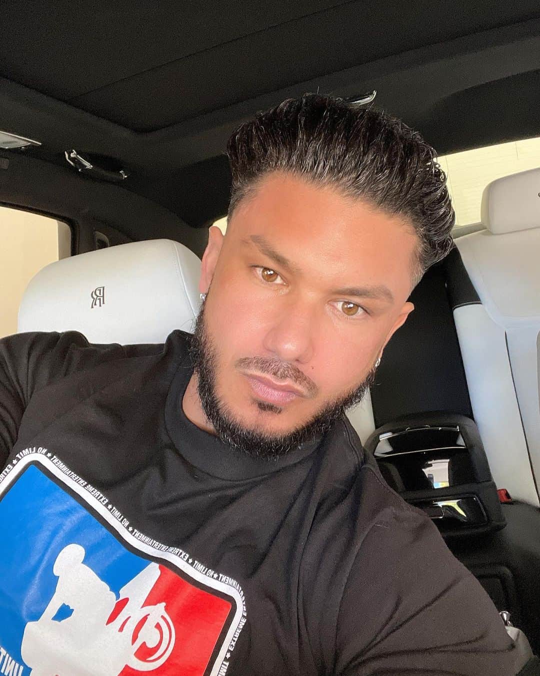 Pauly Dのインスタグラム：「Swipe Right To See If My Limited Edition @got2busa Product Works On Light Hair As well 🙏🏽💯💯💯💯 Hint! It DOES!!!」