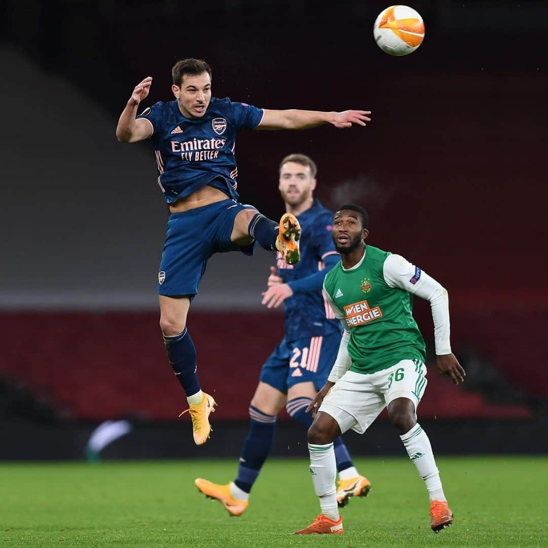 セドリック・ソアレスさんのインスタグラム写真 - (セドリック・ソアレスInstagram)「This one was for you! 🙌🔴⚪ It was an unforgettable game for me. My first game at the Emirates with fans and a great win. Amazing feeling! 😍💪 #Arsenal #EuropaLeague #UEL #Win #TeamWork #Gunners #COYG #fans #support #EmiratesStadium #motivation」12月4日 9時21分 - cedricsoares41