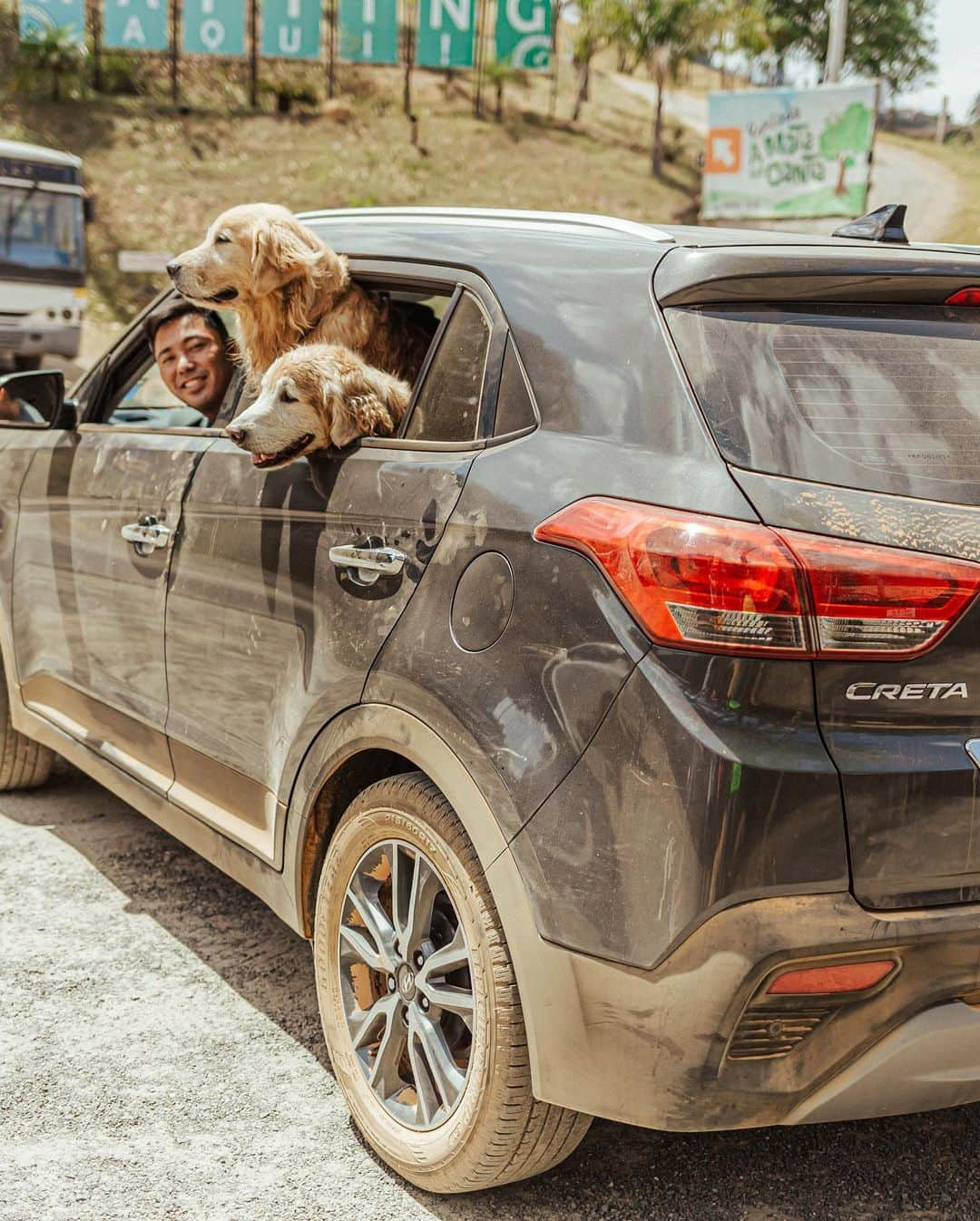 Bobさんのインスタグラム写真 - (BobInstagram)「Patrocinador do #ExpediçõesOlaPet @olapet.friendly , a @hyundaibr cedeu ao time 3 Creta e 1 HB20 que nos acompanham nos passeios do dia a dia e principalmente nas viagens! Já passamos por Monte Verde- MG, Socorro-SP, São Roque-SP, Curitiba-PR, Gramado-RS, Canela-RS, Novo Hamburgo-RS, Mairiporã-SP, Qual será o próximo destino? Acompanhe o time! @olapet.friendly @malugolden_ @googlethegolden 🐾🐾 @hyundaibr #HyundaiPets  . . #ExpediçõesOlaPet #ExpediçõesOlaPetSP #Hyundai #Creta #Hb20 #viagem #viagemcompets #destinos #turismo #hotelaria #gastronomia #corporativo #dicasdeviagem #brasil #saopaulo #petfriendly」12月4日 9時31分 - bob_marley_goldenretriever