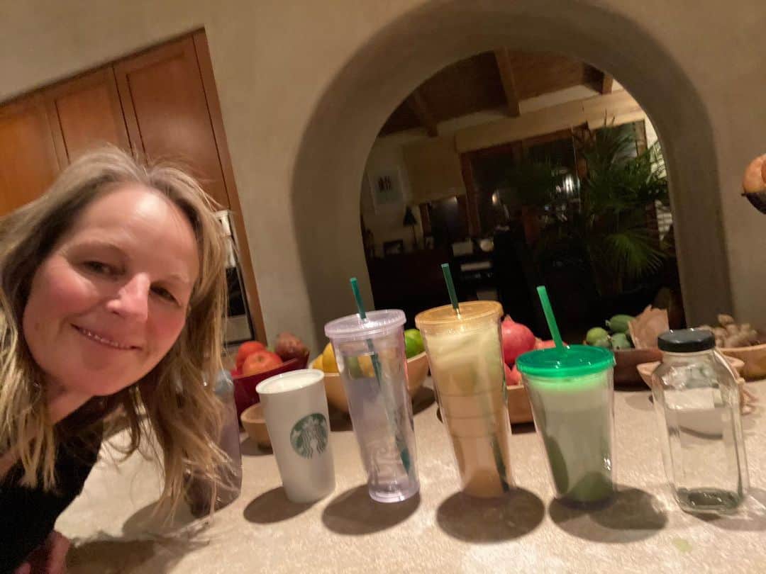 ヘレン・ハントのインスタグラム：「My daughter helped me lay out cups for as many beverages as we thought I’d need to get through a BIG work day. Drank ‘em all. @blindspottingstarz  #bestdaughterever」