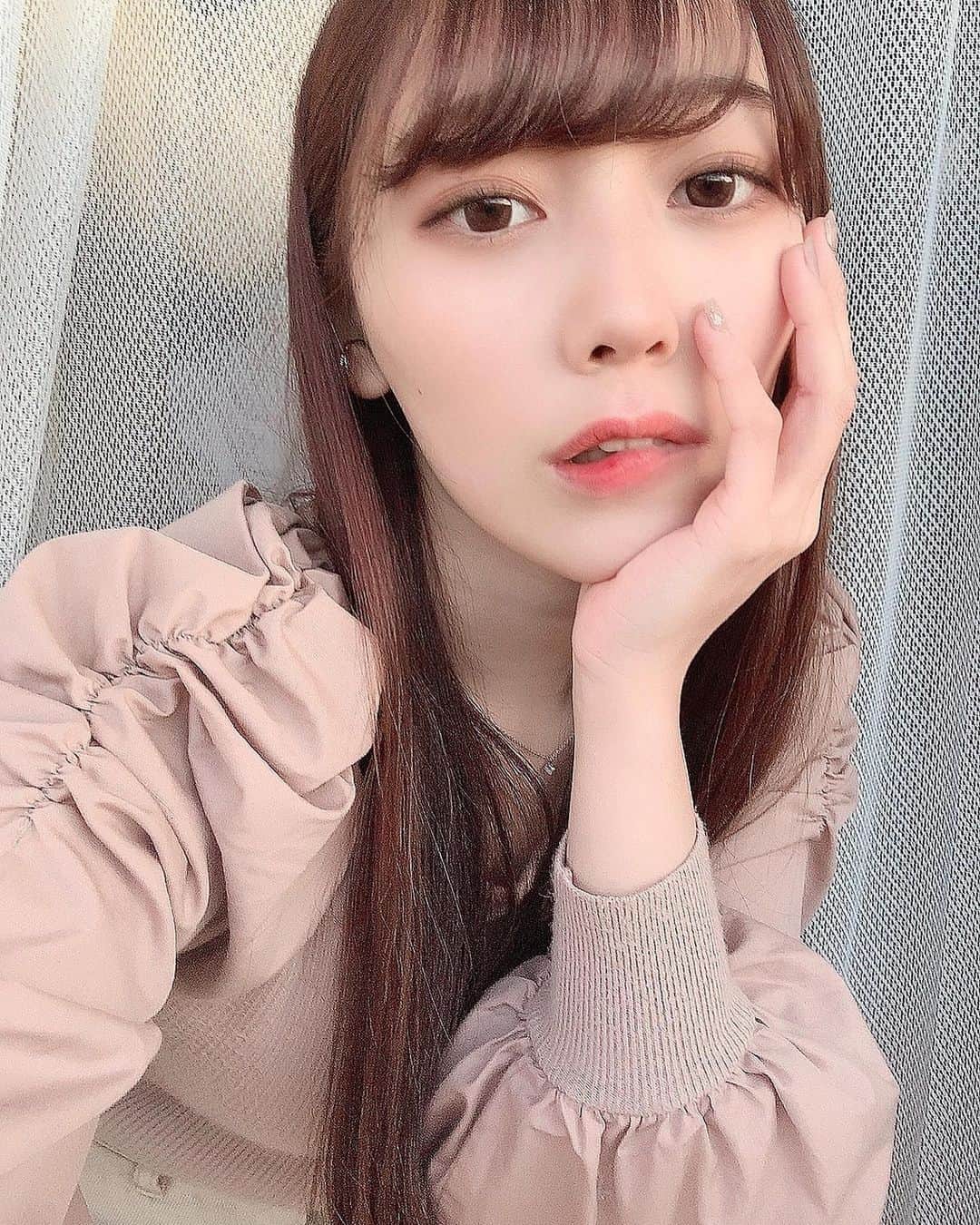熊井りんさんのインスタグラム写真 - (熊井りんInstagram)「そろそろ前髪切らないと巻きが追いつかなくなってきました。こちらからは以上です。」12月4日 20時41分 - rin_kumai