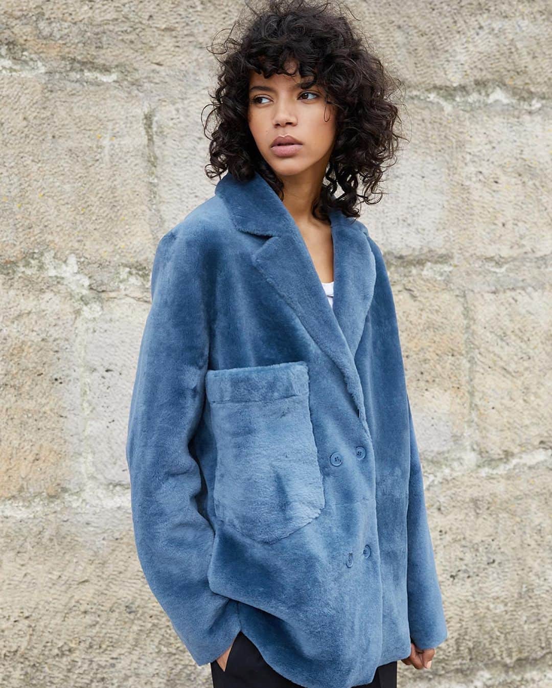 のインスタグラム：「#Elegant & #noble palette of the collection is completed by a few bright accents 💘  Made in #France 🇫🇷  ▫️HELENE jacket, #alpaca   #inesetmarechal #madeinfrance #madeinparis #fallwinter #sustainable #paris #parisienne #goodvibes #ocean」