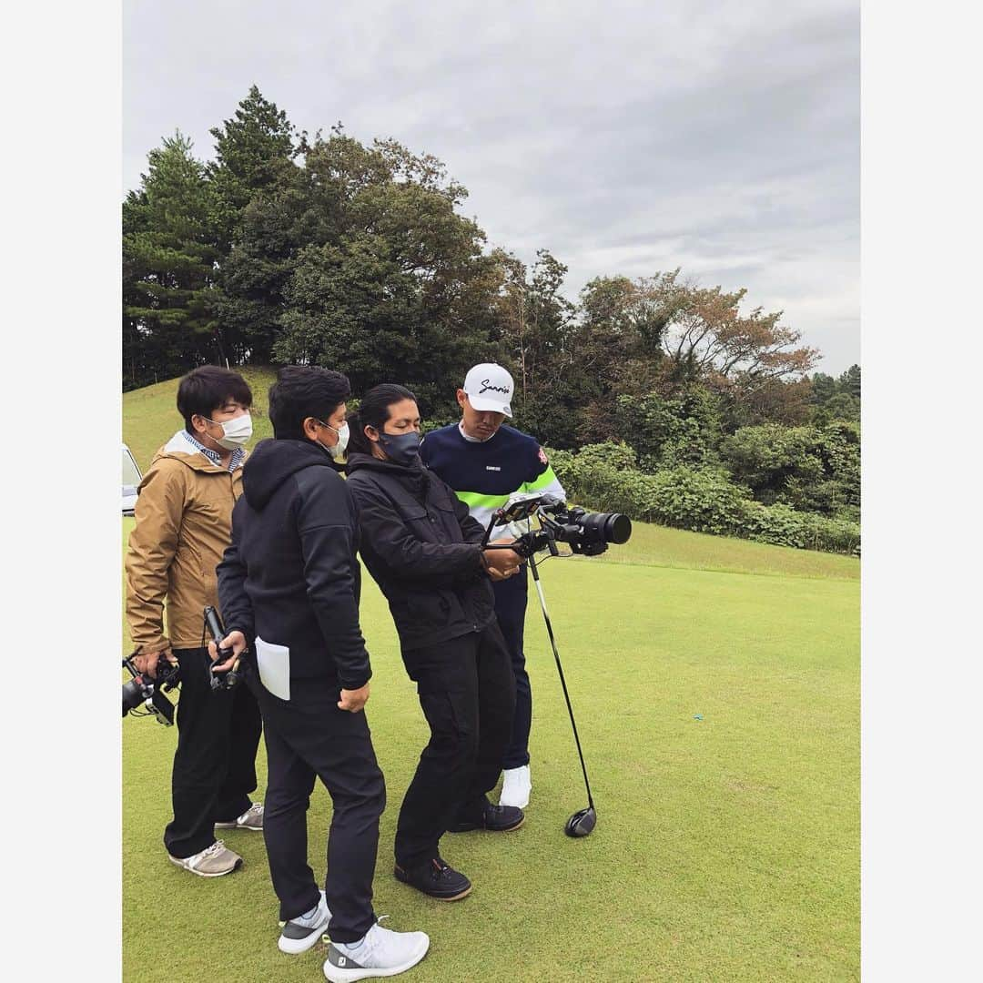 Footjoy Japanさんのインスタグラム写真 - (Footjoy JapanInstagram)「FOOTJOY GOLFTVがいよいよスタート！﻿ ﻿ 100年間ゴルファーにだけ向き合ってきたFOOTJOYだからこその目線で、ゴルフの新しい楽しみ方や接し方をお伝えしていきます。﻿ ﻿ YouTubeでもお馴染みの人気急上昇中、FJ契約の中西直人プロをはじめゲストと一緒に﻿。 ﻿ ”ゴルフの喜びは足元から”を合言葉に、今までにはない無いコンテンツをお送りします。﻿ ﻿ FOOTJOY GOLFTVをこれからもお楽しみに！﻿ ﻿ FJは今後も、[ゴルファーのためだけ]に、最高のパフォーマンスをサポートしてまいります！﻿ ﻿ ゴルフシューズ だけを作り続けて100年あまり。﻿ ﻿ 75年以上No.1には理由がある。﻿ ﻿  ﻿ ﻿ https://www.footjoy.jp/contents/no1creative_campaign.php﻿ ﻿  ﻿ ﻿ ＜FOOTJOY GOLFTV＞第1弾はこちら。﻿ ﻿ https://www.youtube.com/watch?v=dG9ClDZ5qd0﻿ ﻿  ﻿ ﻿ ＃footjoyjapan ＃footjoygolftv　＃中西直人　＃萩原菜乃花」12月4日 19時21分 - footjoy.japan