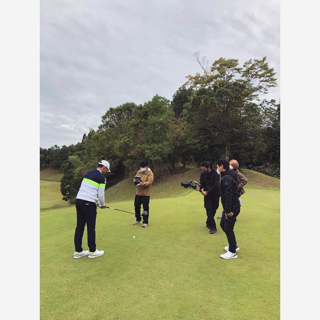 Footjoy Japanさんのインスタグラム写真 - (Footjoy JapanInstagram)「FOOTJOY GOLFTVがいよいよスタート！﻿ ﻿ 100年間ゴルファーにだけ向き合ってきたFOOTJOYだからこその目線で、ゴルフの新しい楽しみ方や接し方をお伝えしていきます。﻿ ﻿ YouTubeでもお馴染みの人気急上昇中、FJ契約の中西直人プロをはじめゲストと一緒に﻿。 ﻿ ”ゴルフの喜びは足元から”を合言葉に、今までにはない無いコンテンツをお送りします。﻿ ﻿ FOOTJOY GOLFTVをこれからもお楽しみに！﻿ ﻿ FJは今後も、[ゴルファーのためだけ]に、最高のパフォーマンスをサポートしてまいります！﻿ ﻿ ゴルフシューズ だけを作り続けて100年あまり。﻿ ﻿ 75年以上No.1には理由がある。﻿ ﻿  ﻿ ﻿ https://www.footjoy.jp/contents/no1creative_campaign.php﻿ ﻿  ﻿ ﻿ ＜FOOTJOY GOLFTV＞第1弾はこちら。﻿ ﻿ https://www.youtube.com/watch?v=dG9ClDZ5qd0﻿ ﻿  ﻿ ﻿ ＃footjoyjapan ＃footjoygolftv　＃中西直人　＃萩原菜乃花」12月4日 19時21分 - footjoy.japan