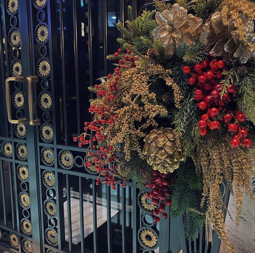 圭叶（KEYKA）さんのインスタグラム写真 - (圭叶（KEYKA）Instagram)「クリスマスの雰囲気が凄く好き☃️ 気温とかは夏がすいだけど、街並みとかはクリスマスが一番季節を感じる🎅  #クリスマス#christmas #santaclaus #santacruz #サンタさんへ #フラワーアレンジメント #クリスツリー」12月4日 19時21分 - https.keyka