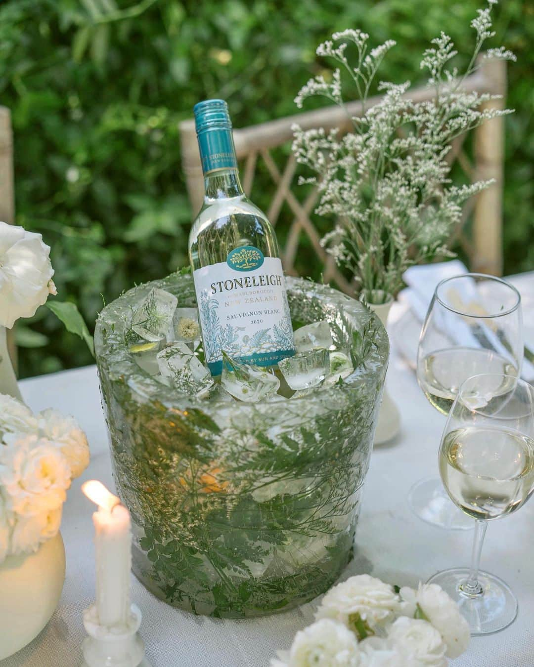 タラ・ミルクティーさんのインスタグラム写真 - (タラ・ミルクティーInstagram)「The best way to cool down over Summer, with @stoneleighwine🥂🌿 #stoneleighwine #sponsored #drinkresponsibly #veganwine #newlook」12月4日 19時14分 - taramilktea